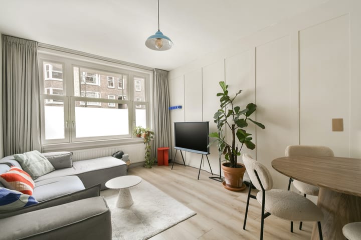 Photo 2 of Abbenesstraat 11-H