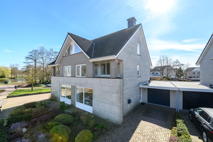 Photo 4 of Waterlelie 55