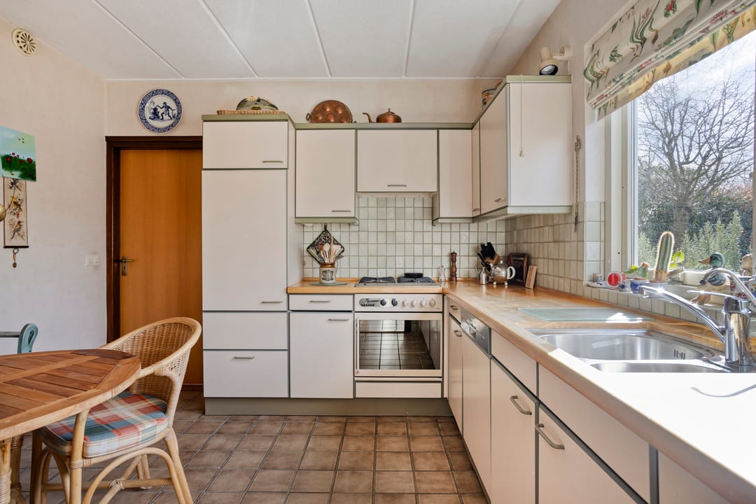 Detached House with Garage and Private Garden — 10