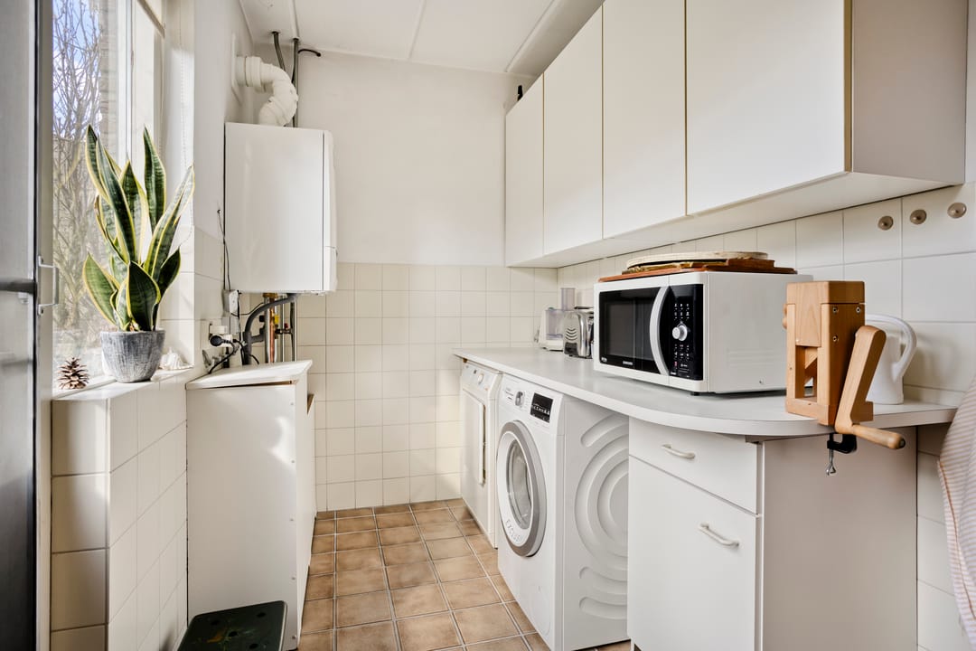Detached House with Garage and Private Garden — 12