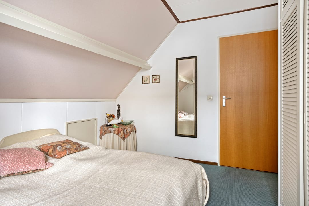 Detached House with Garage and Private Garden — 22