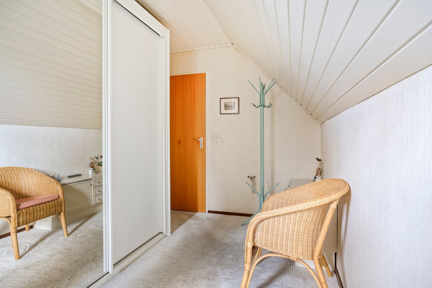 Detached House with Garage and Private Garden — 24