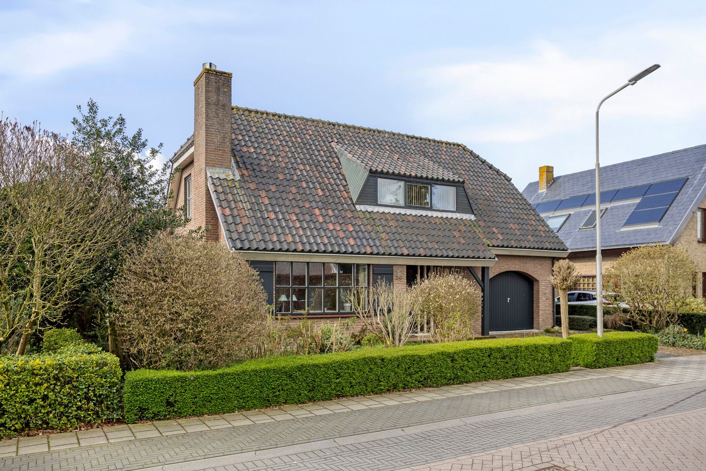 Detached House with Garage and Private Garden — 28