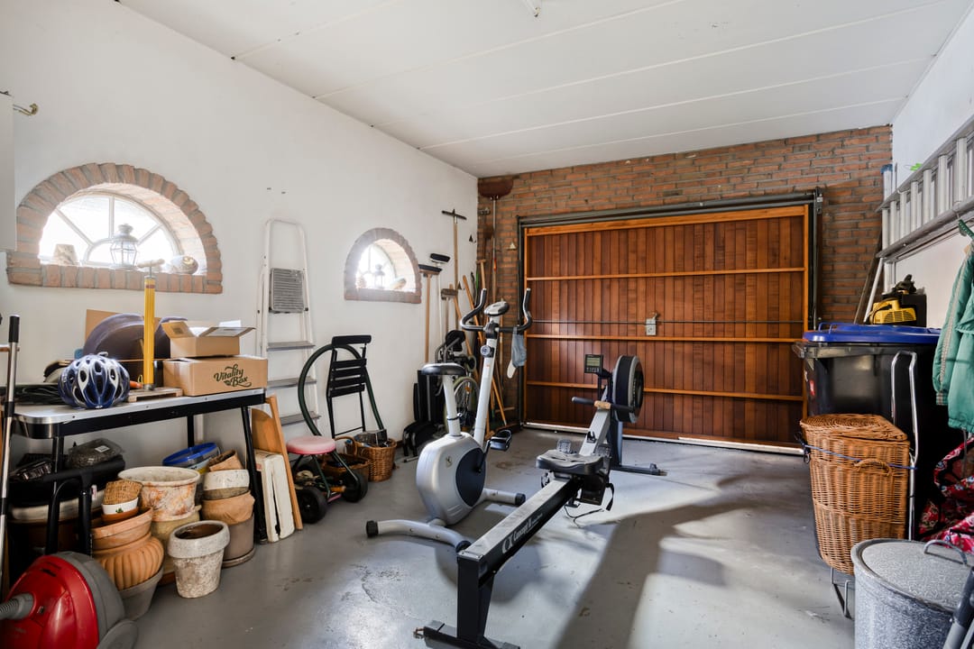 Detached House with Garage and Private Garden — 27
