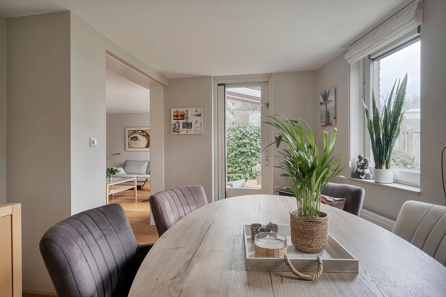 Spacious semi-detached family home in a quiet and green location in Hoofddorp — 12