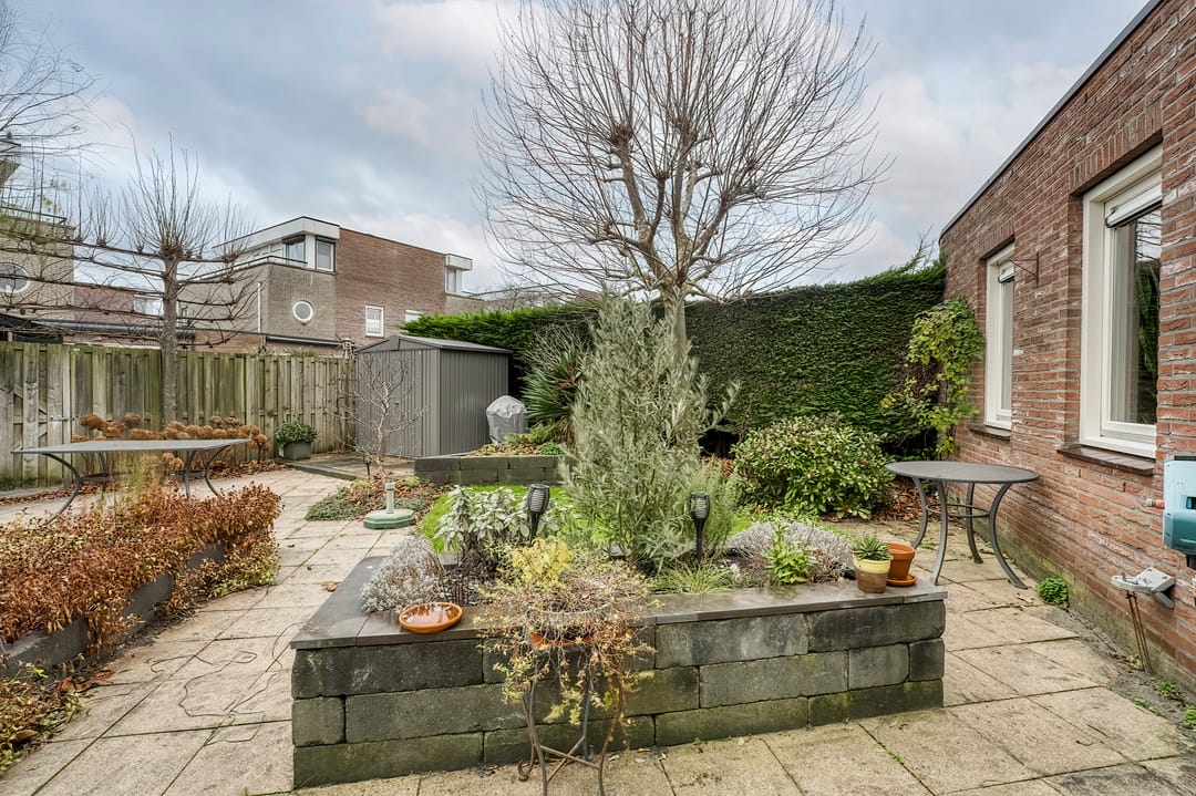 Spacious semi-detached family home in a quiet and green location in Hoofddorp — 14