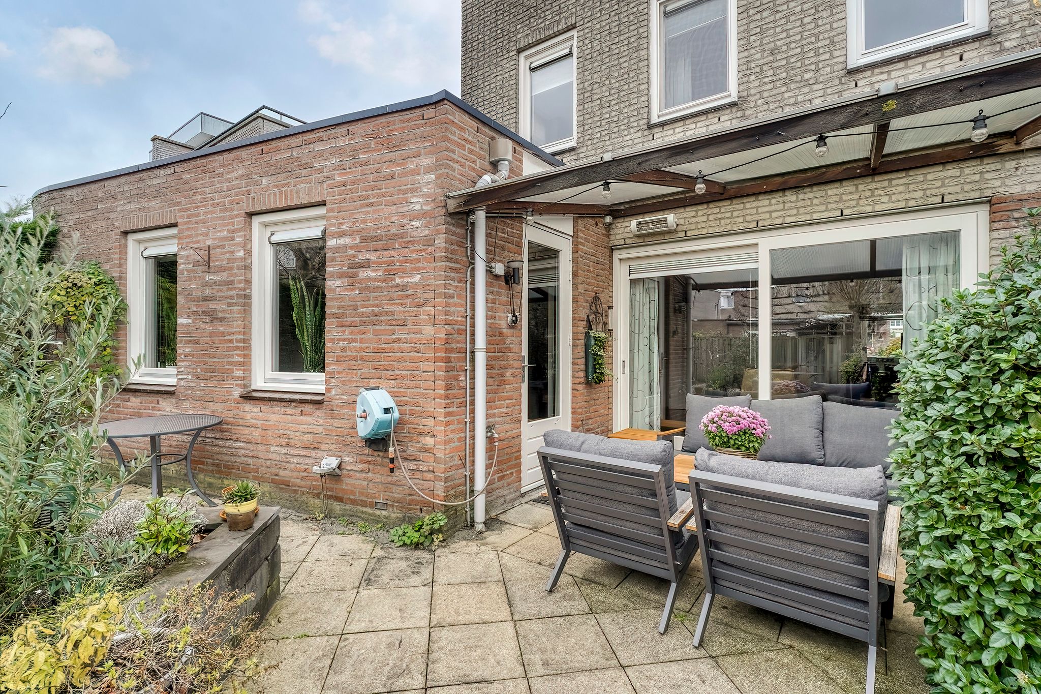 Spacious semi-detached family home in a quiet and green location in Hoofddorp — 16