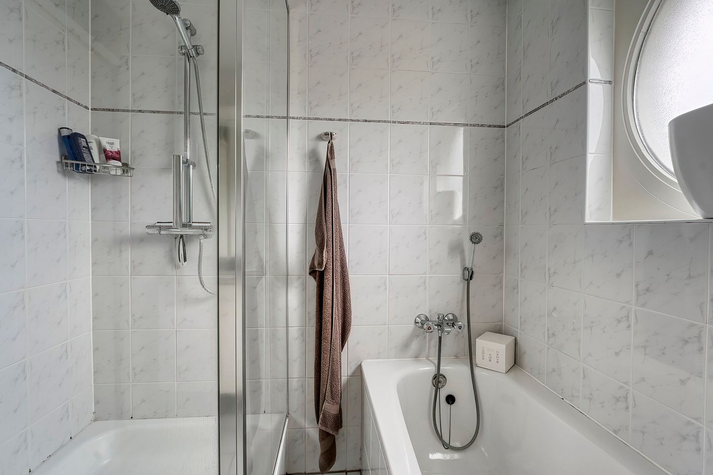 Spacious semi-detached family home in a quiet and green location in Hoofddorp — 23