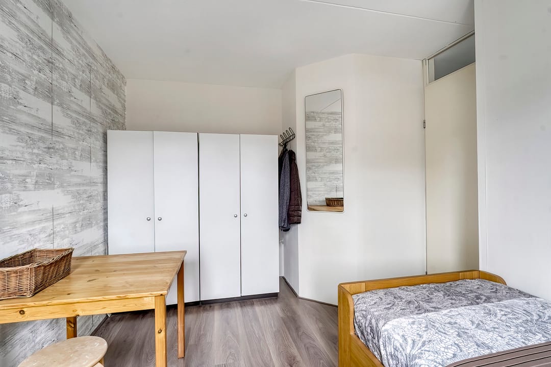 Spacious semi-detached family home in a quiet and green location in Hoofddorp — 26
