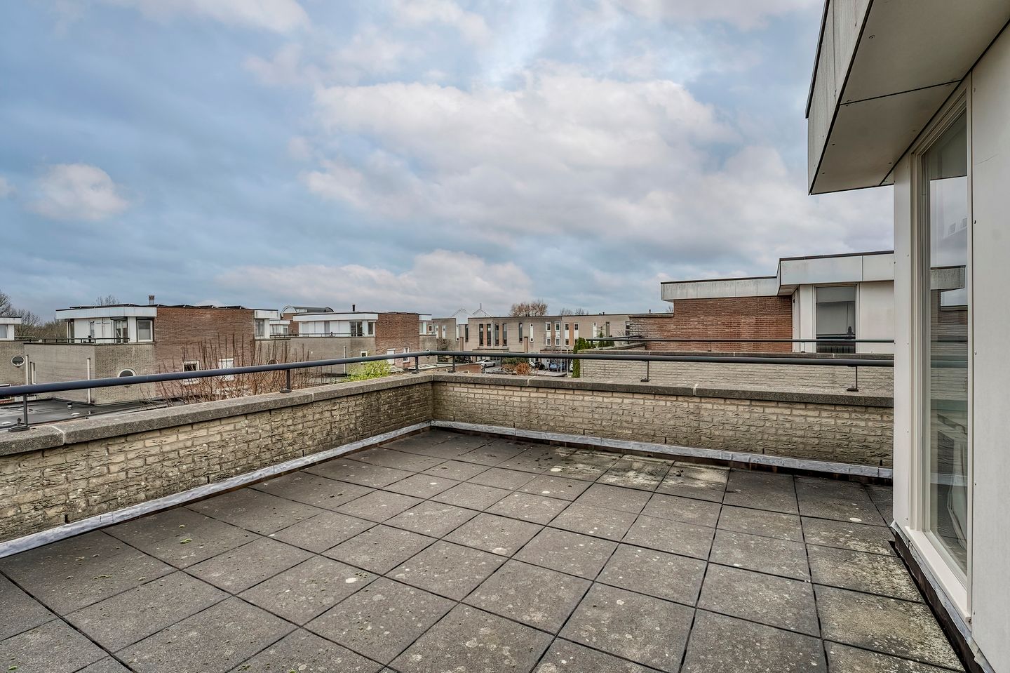 Spacious semi-detached family home in a quiet and green location in Hoofddorp — 33