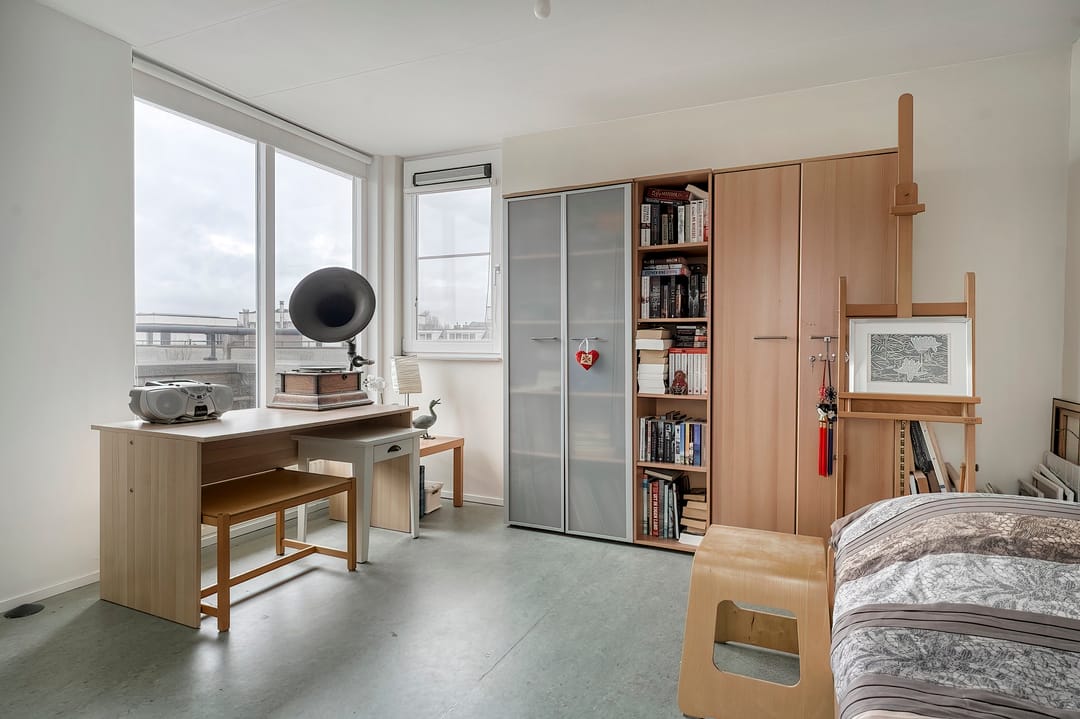 Spacious semi-detached family home in a quiet and green location in Hoofddorp — 30
