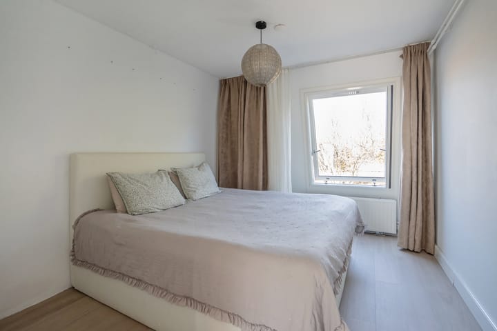 Photo 3 of Bessie Smithrode 45