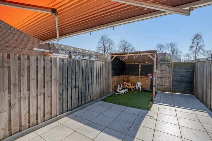 Photo 4 of Bessie Smithrode 45