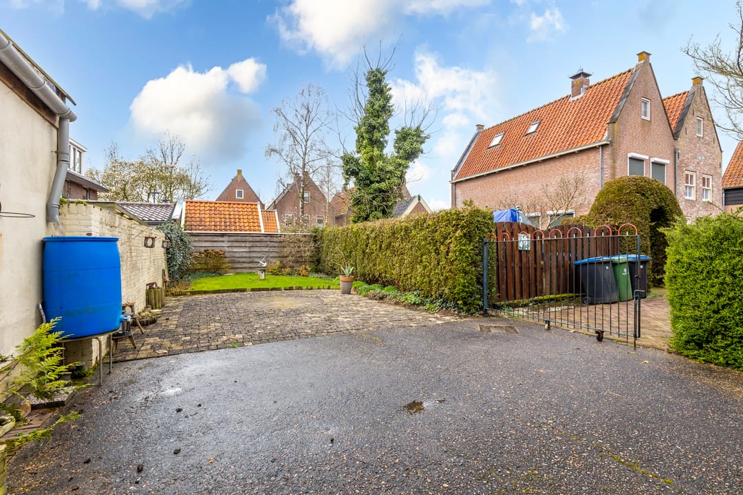 Historic Canal-Side Terraced House with Renovation Potential in Nieuwpoort Fortifications — 19