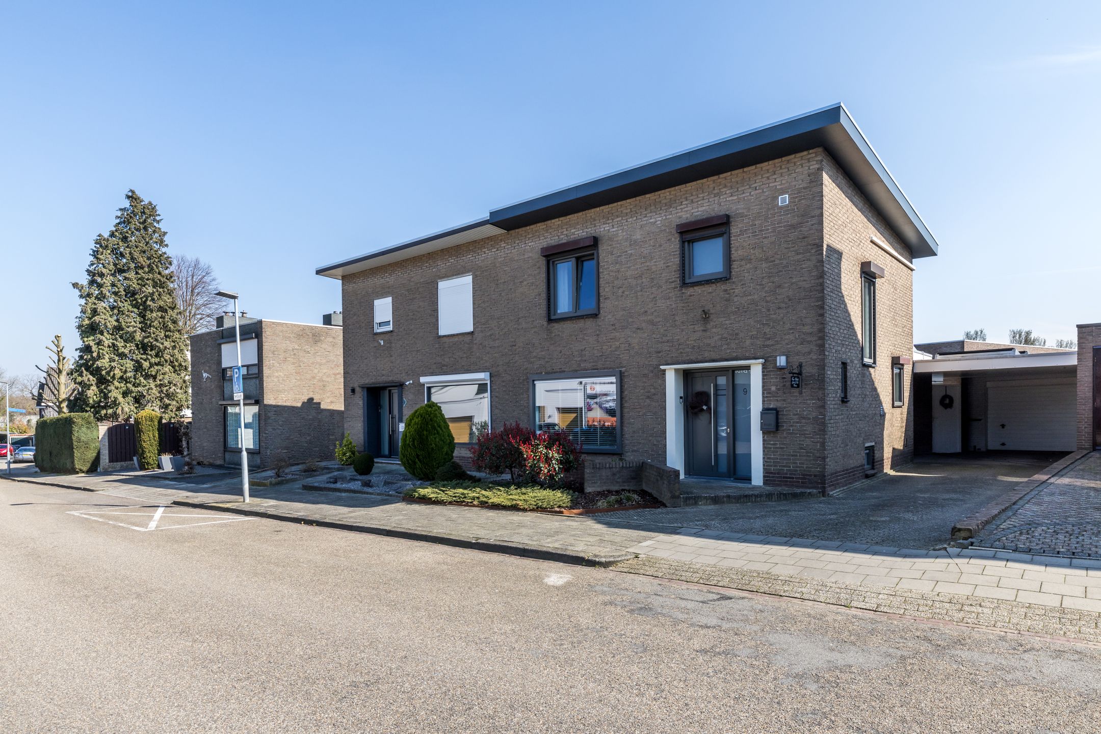 Photo 36 of Burg. Beckersstraat 9