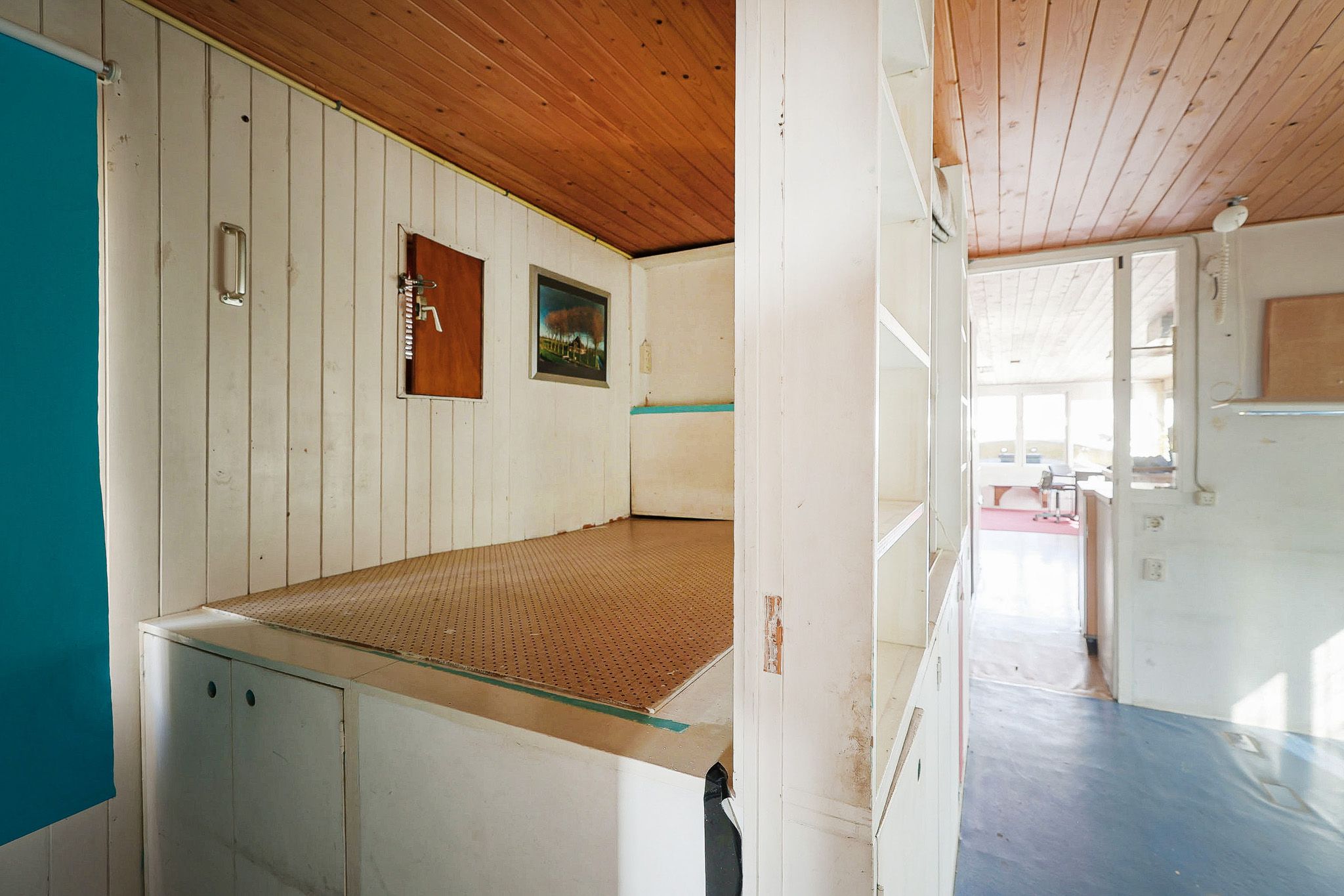 Unique Houseboat with Amstel Views in Amsterdam — 15