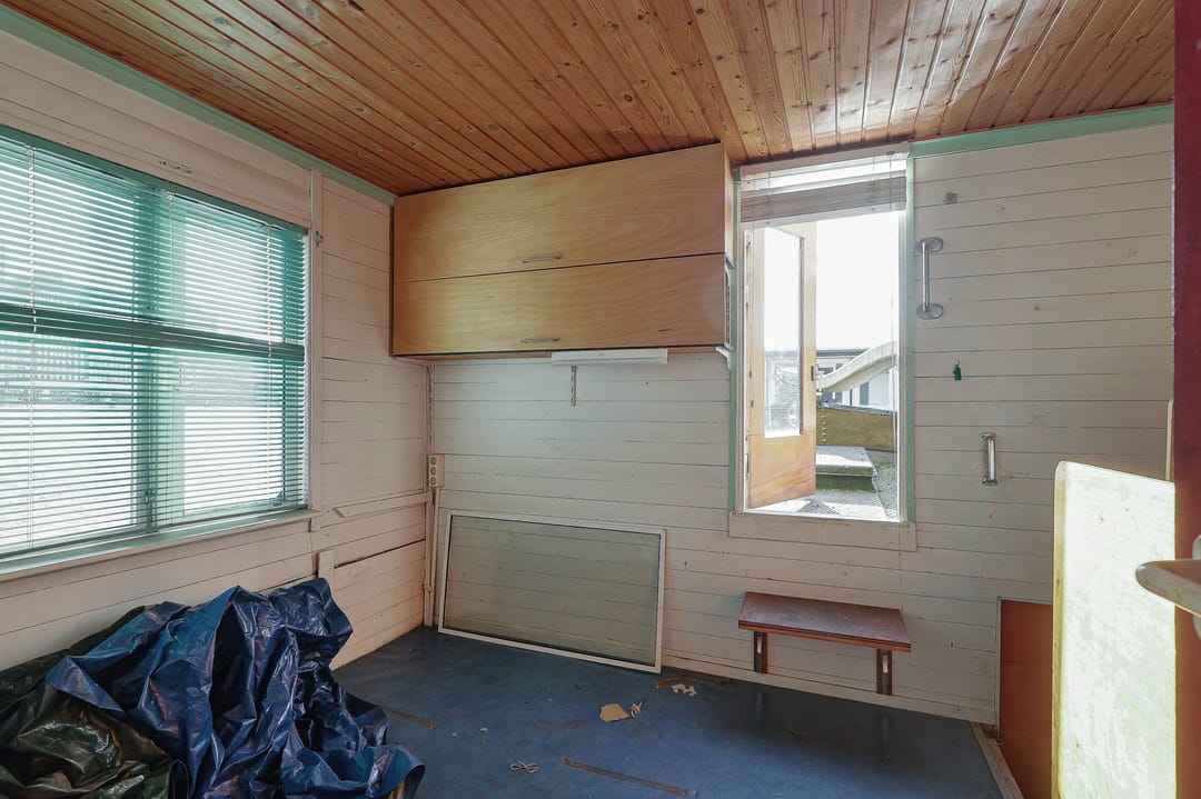 Unique Houseboat with Amstel Views in Amsterdam — 16