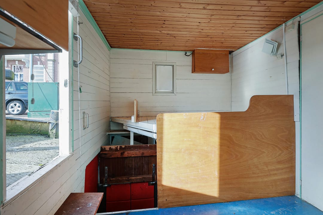 Unique Houseboat with Amstel Views in Amsterdam — 17
