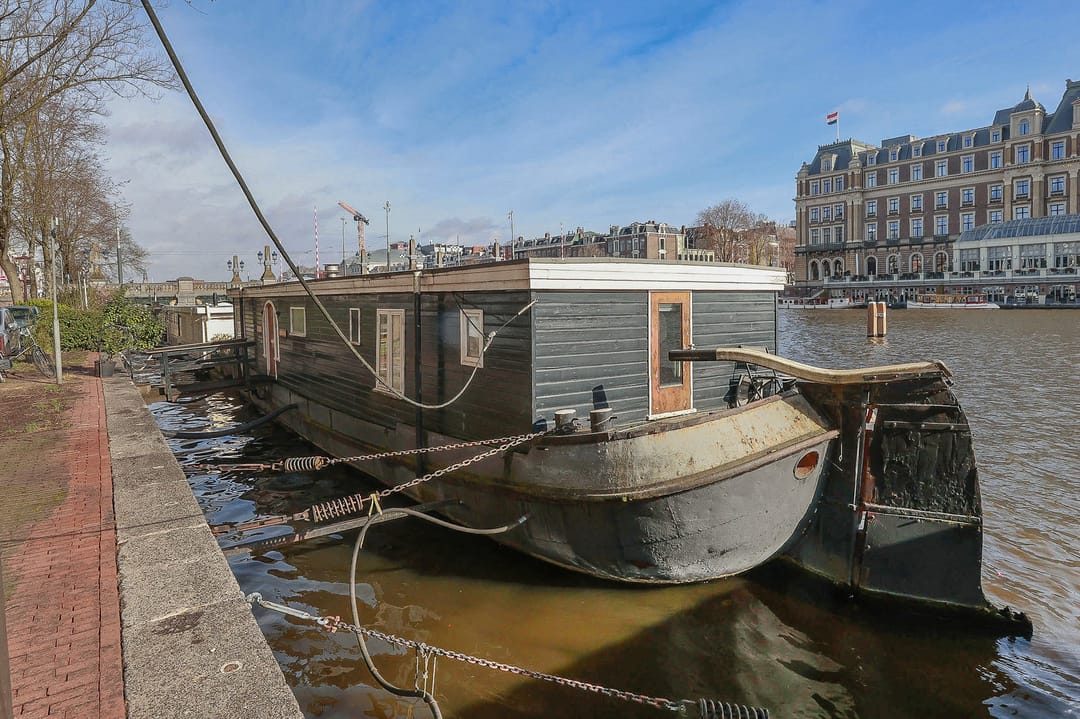 Unique Houseboat with Amstel Views in Amsterdam — 22