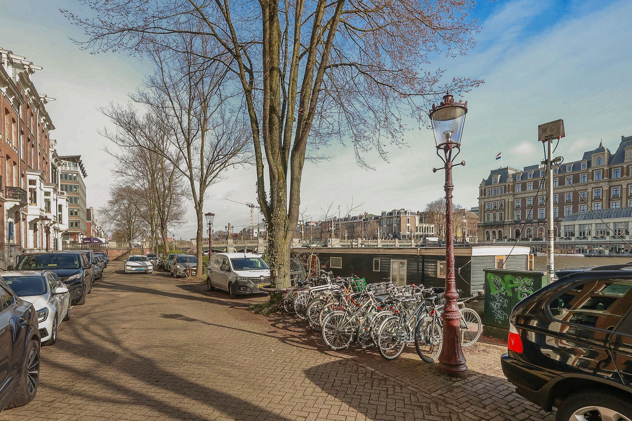Unique Houseboat with Amstel Views in Amsterdam — 27