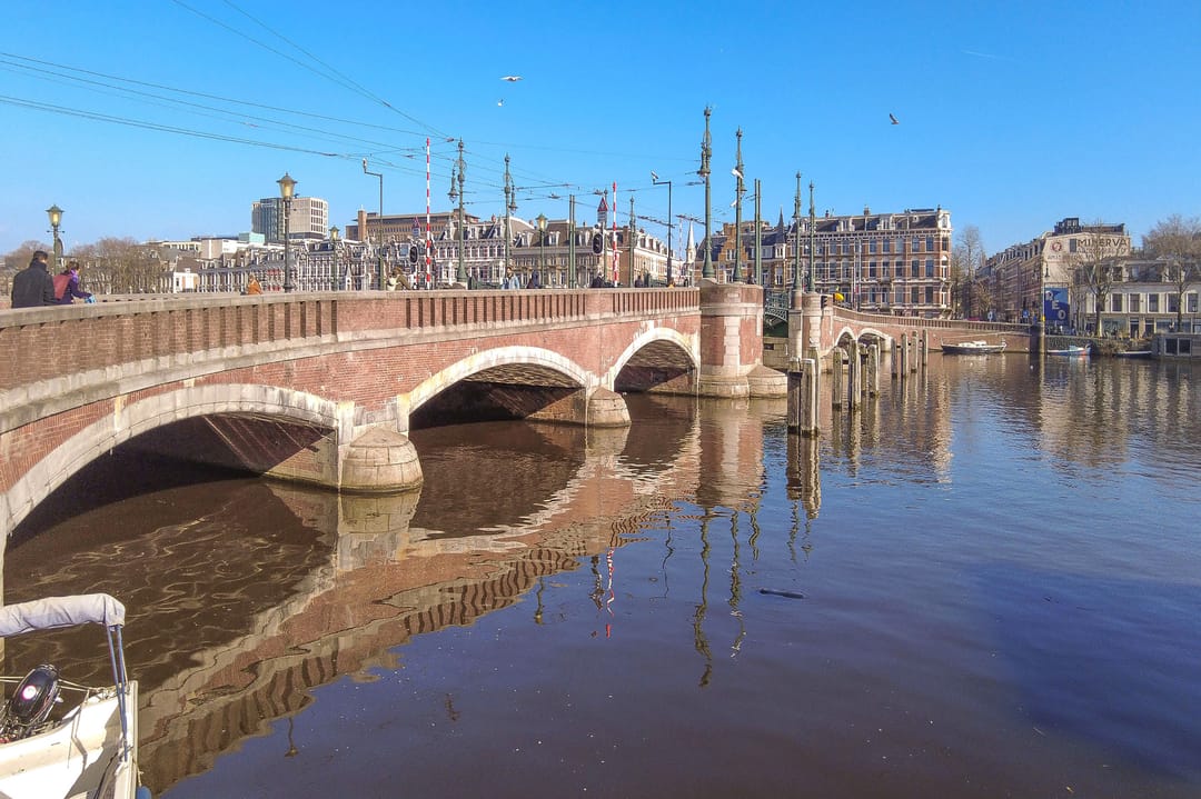 Unique Houseboat with Amstel Views in Amsterdam — 28