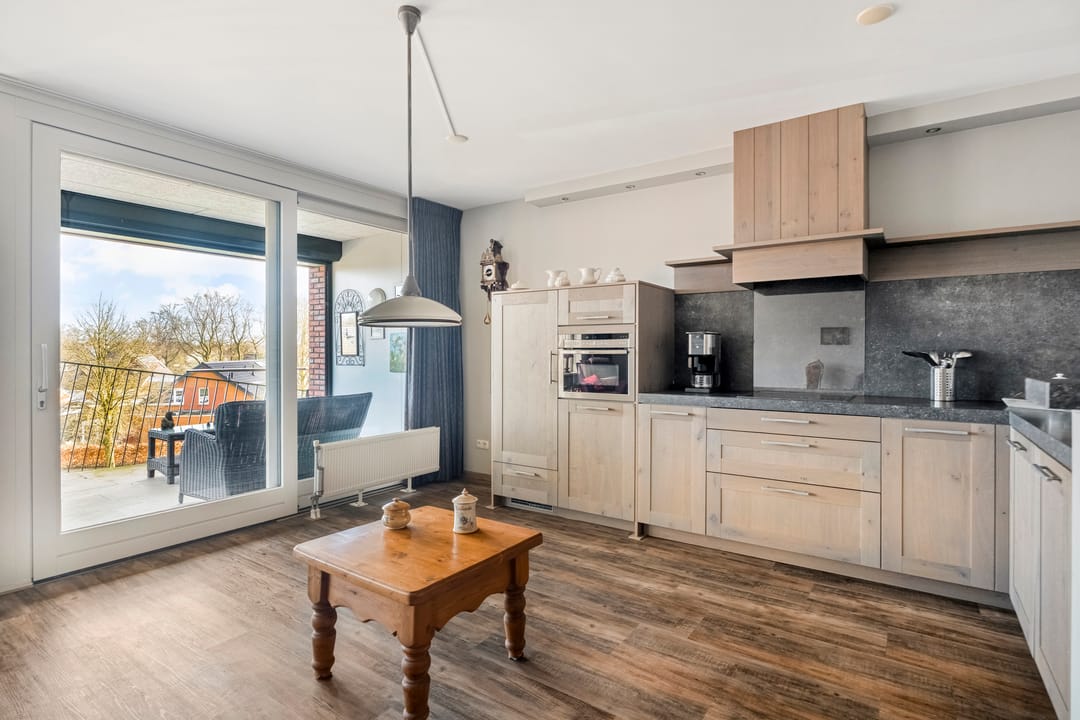 Spacious 3-Room Apartment with Balcony, Parking and Lift — 12