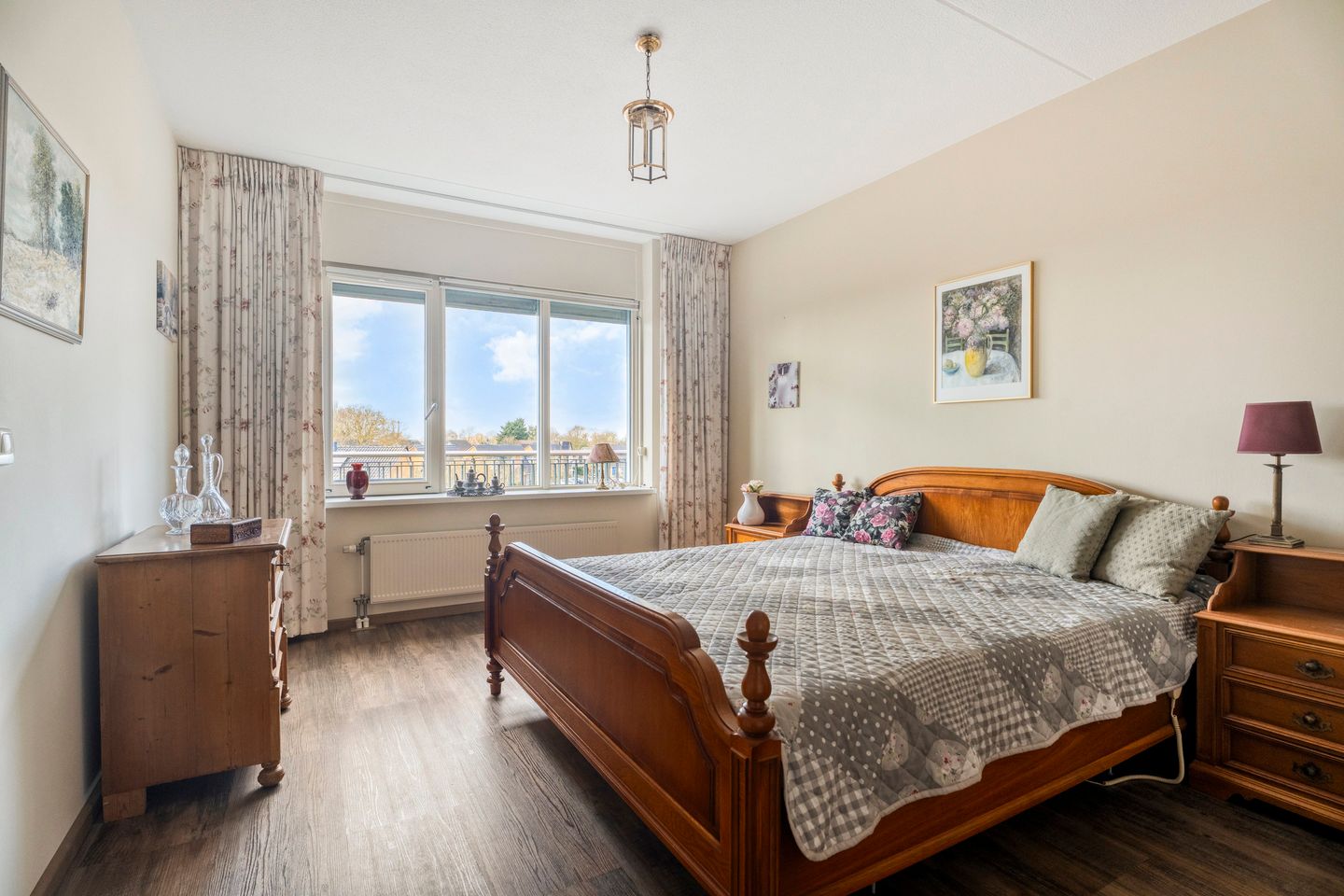 Spacious 3-Room Apartment with Balcony, Parking and Lift — 15