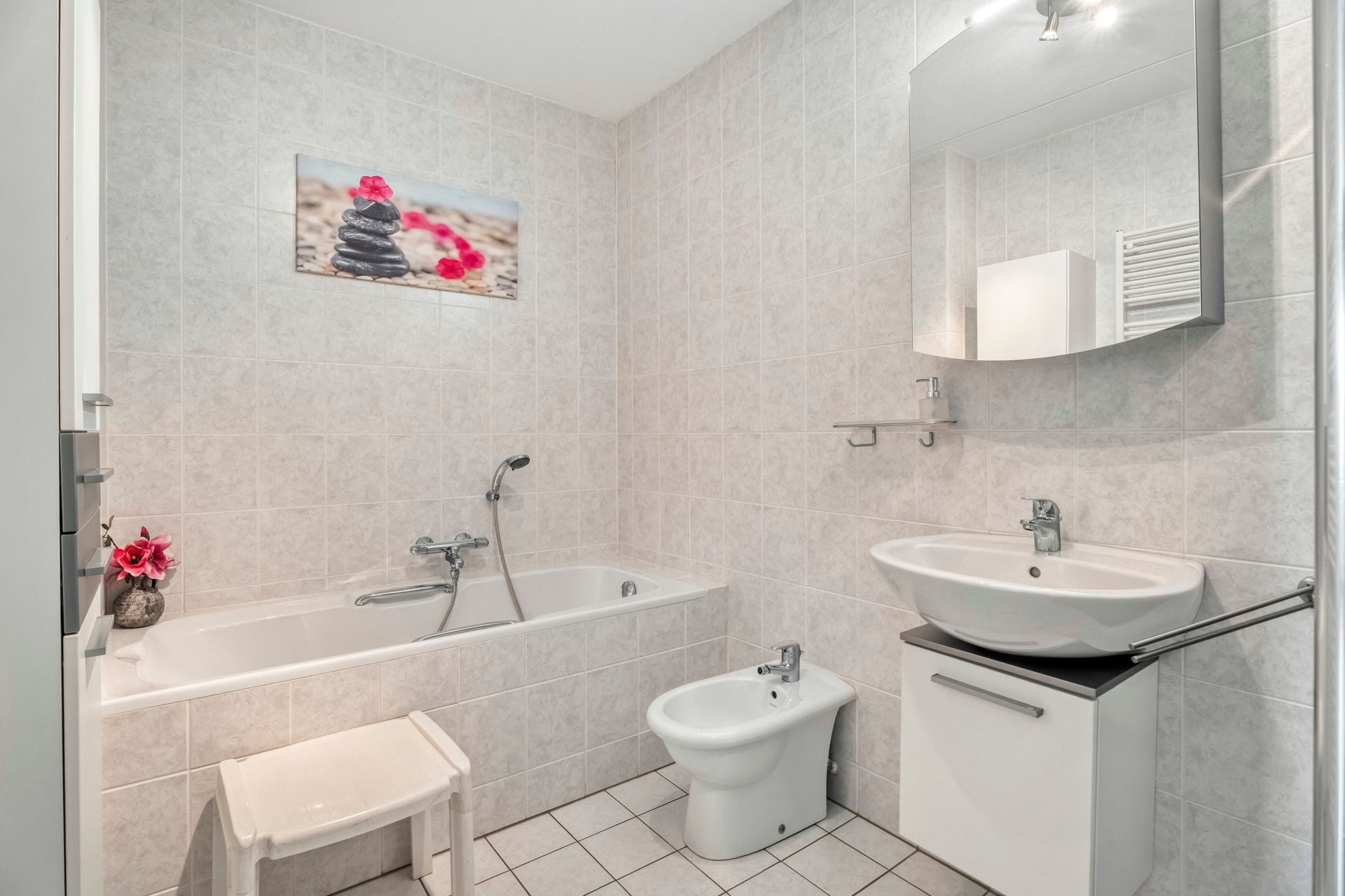 Spacious 3-Room Apartment with Balcony, Parking and Lift — 17