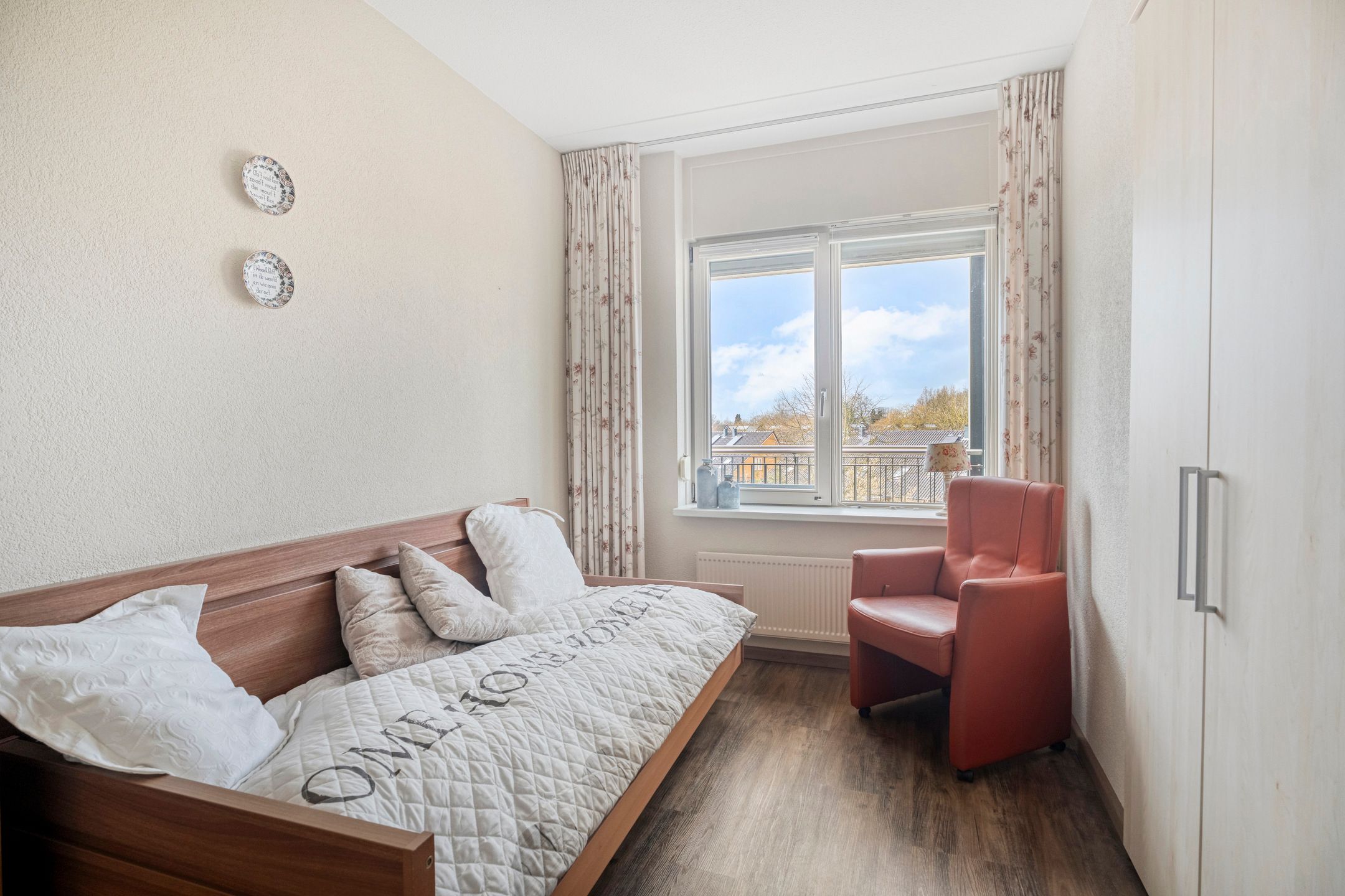 Spacious 3-Room Apartment with Balcony, Parking and Lift — 20