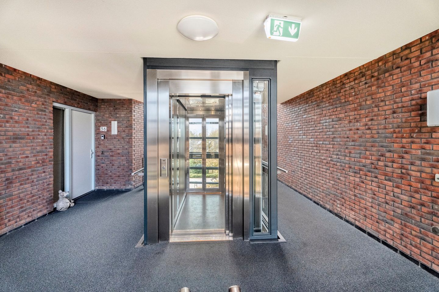 Spacious 3-Room Apartment with Balcony, Parking and Lift — 25