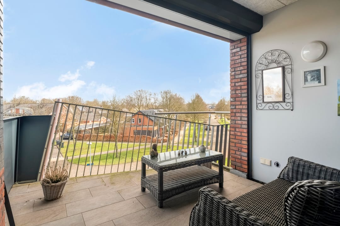 Spacious 3-Room Apartment with Balcony, Parking and Lift — 22