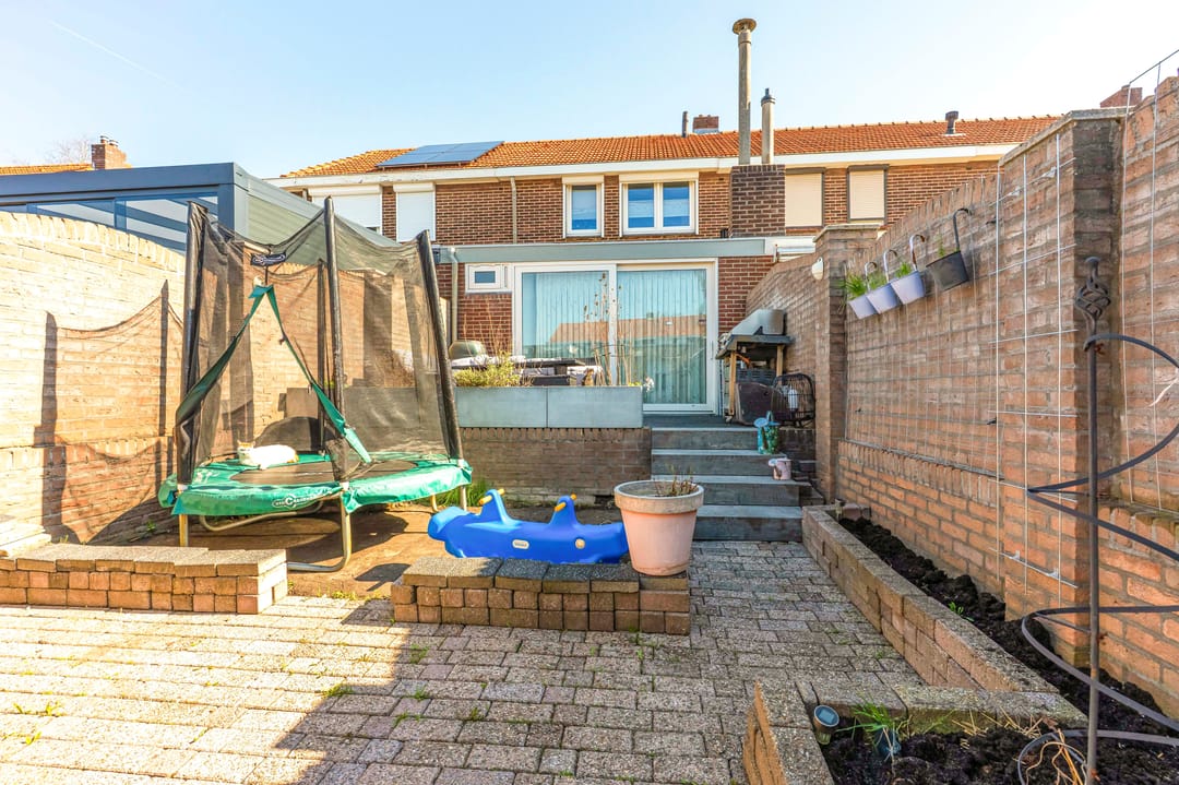 Extended Starter Home with Garage and Three Bedrooms in Heerlen Heksenberg — 15
