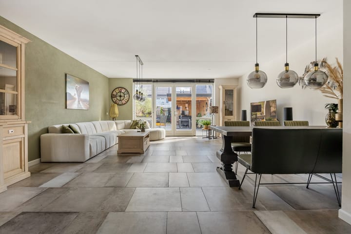 Photo 2 of Adjudant 16