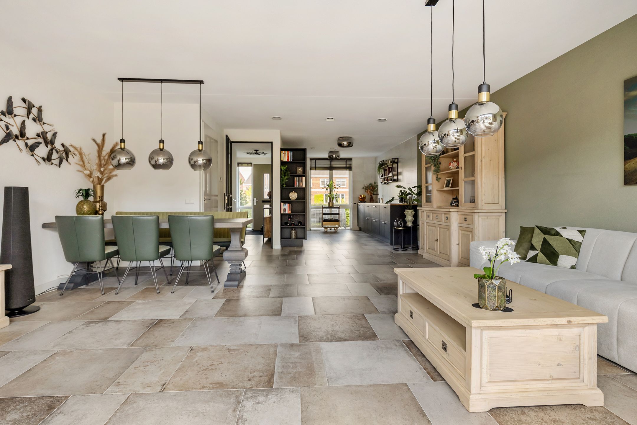 Photo 6 of Adjudant 16