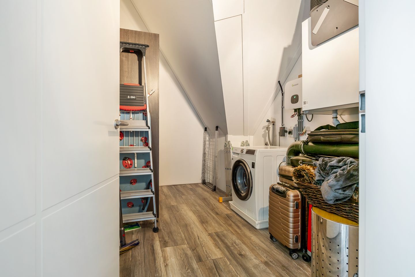 Photo 29 of Adjudant 16