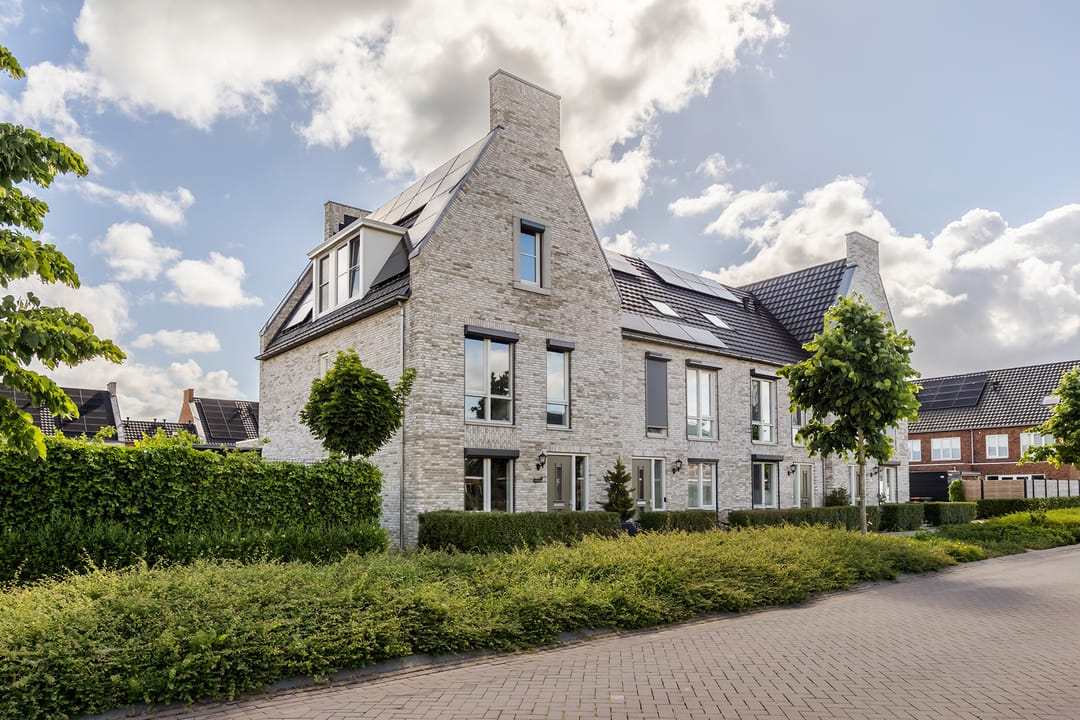 Photo 1 of Adjudant 16