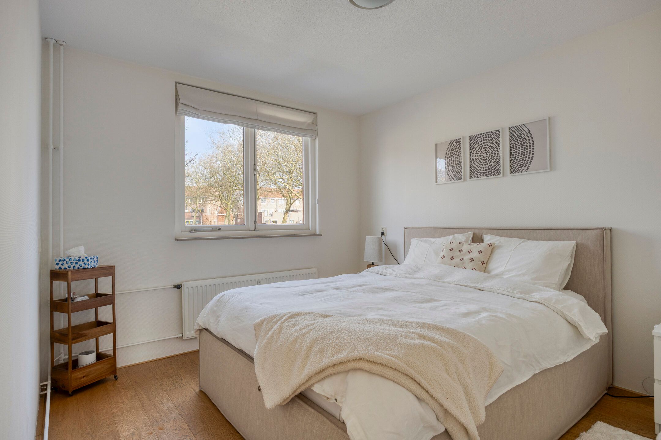 Well-maintained 5-room family home with 4 bedrooms and south-facing garden in Schollevaar neighborhood — 18