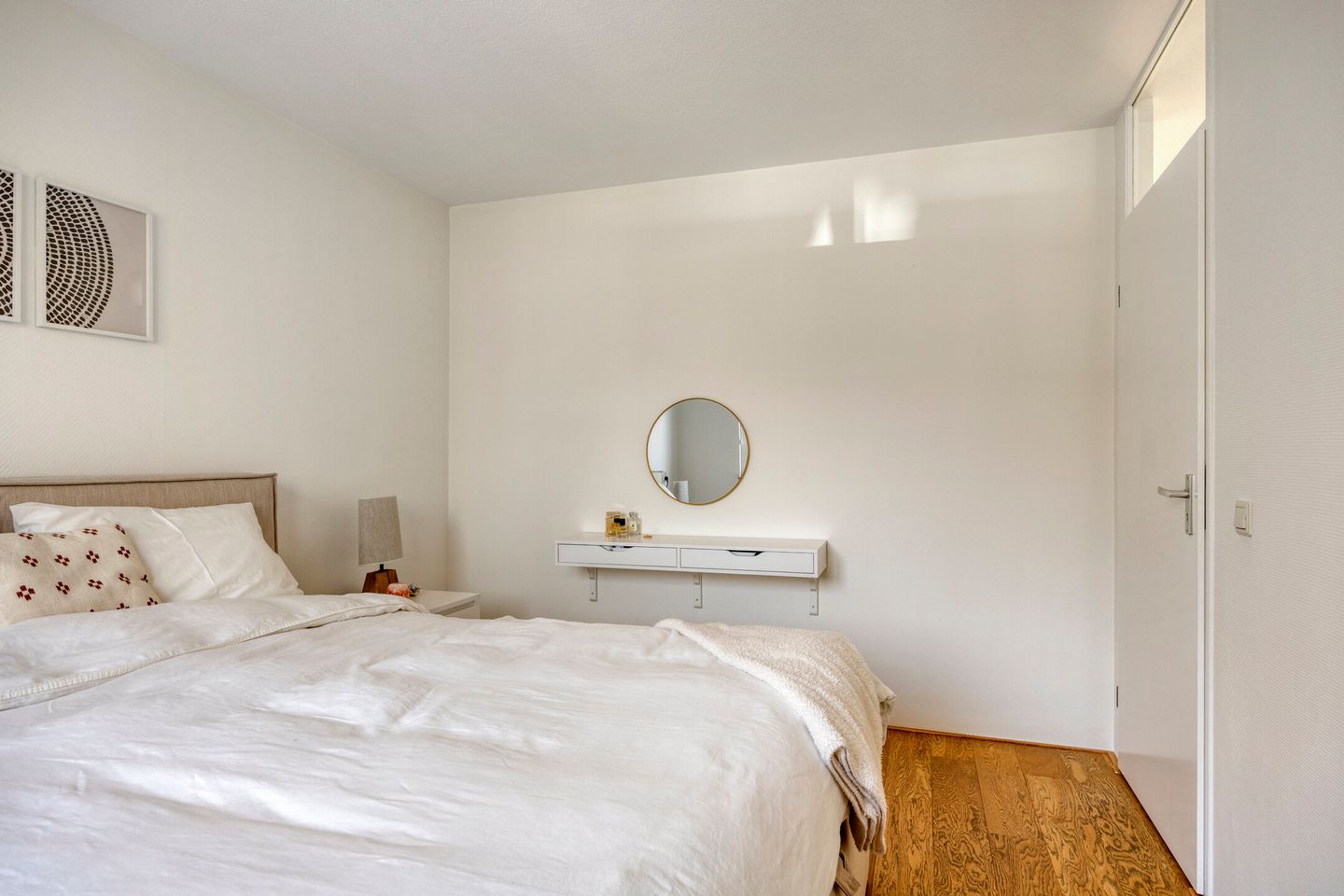 Well-maintained 5-room family home with 4 bedrooms and south-facing garden in Schollevaar neighborhood — 20