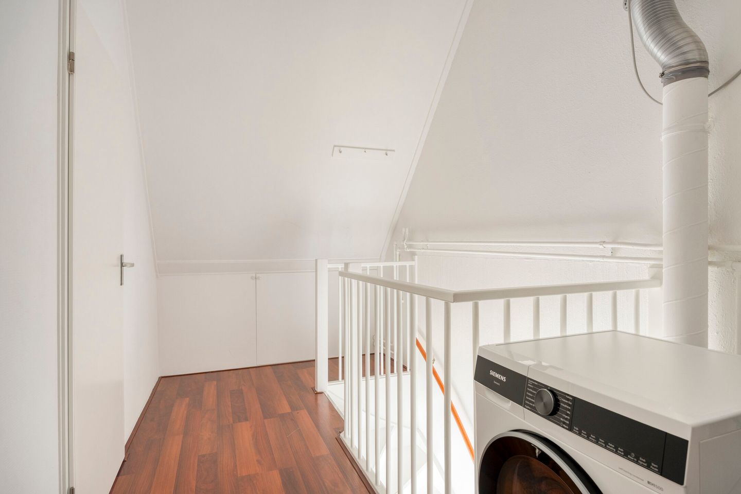 Well-maintained 5-room family home with 4 bedrooms and south-facing garden in Schollevaar neighborhood — 29