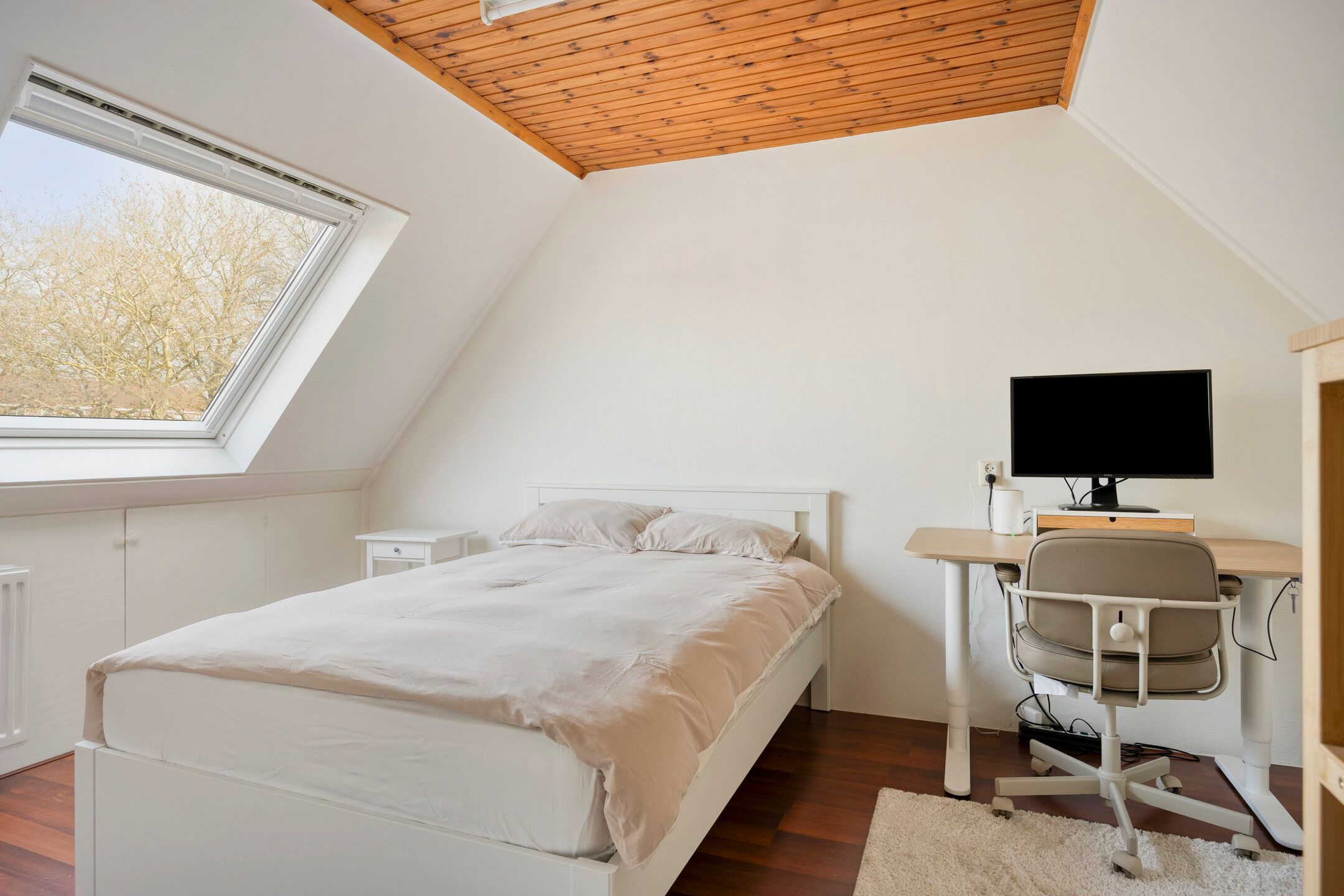 Well-maintained 5-room family home with 4 bedrooms and south-facing garden in Schollevaar neighborhood — 30