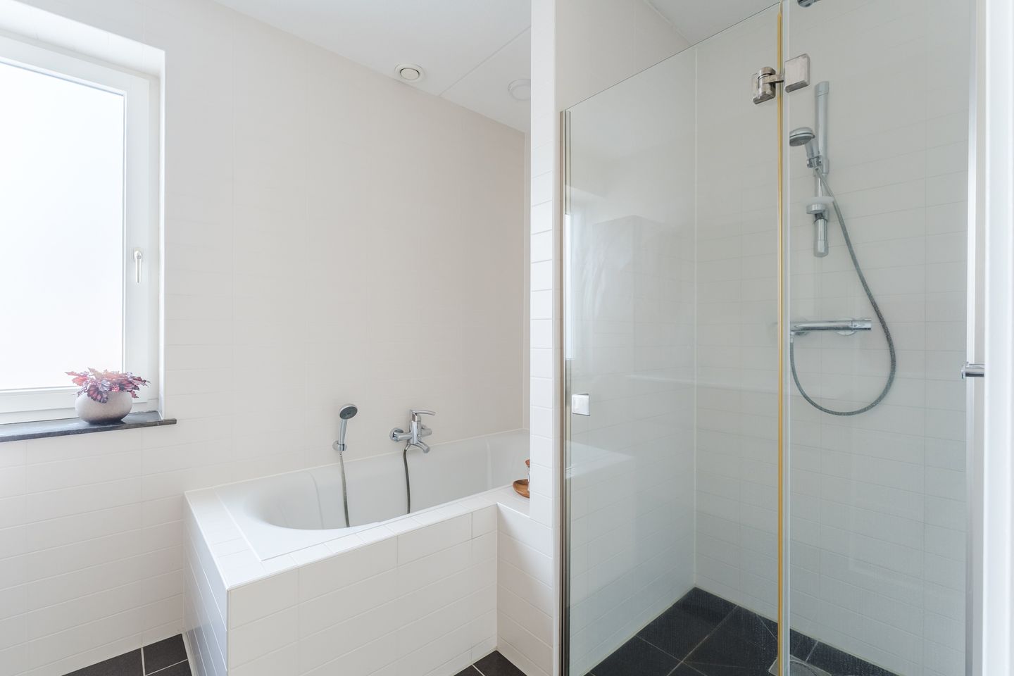 Photo 55 of Herbert Kawanstraat 3