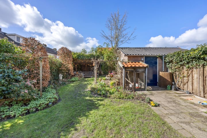 Photo 2 of Paulus Potterstraat 68