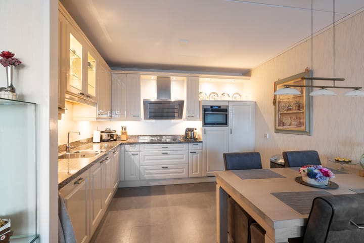 Photo 3 of Over de Vesten 77