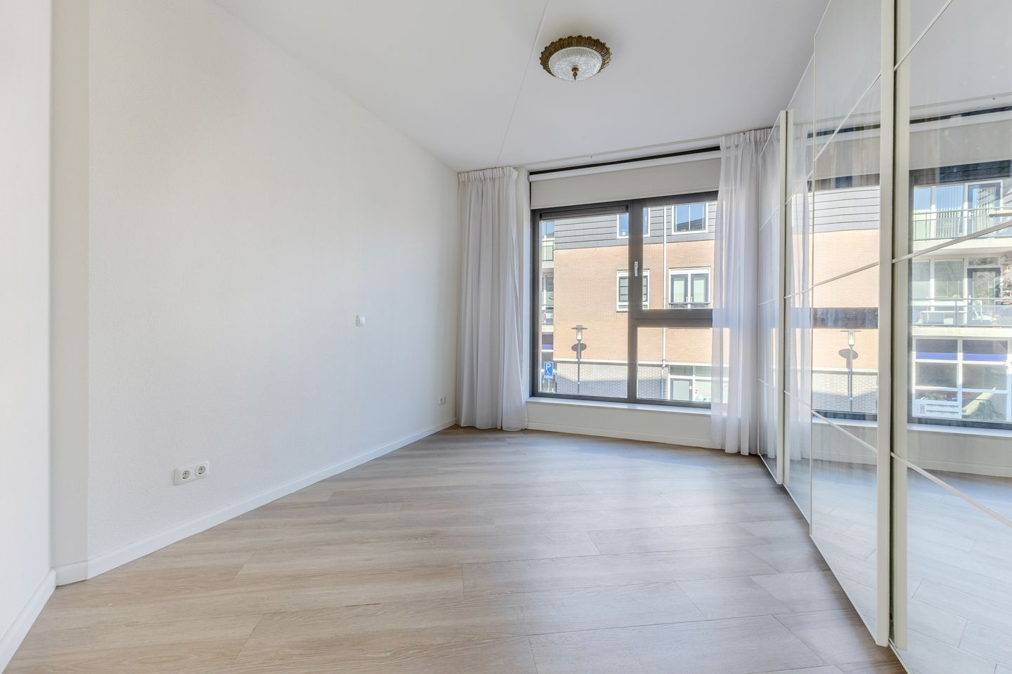 Foto 20 van Zuideinde 12-E