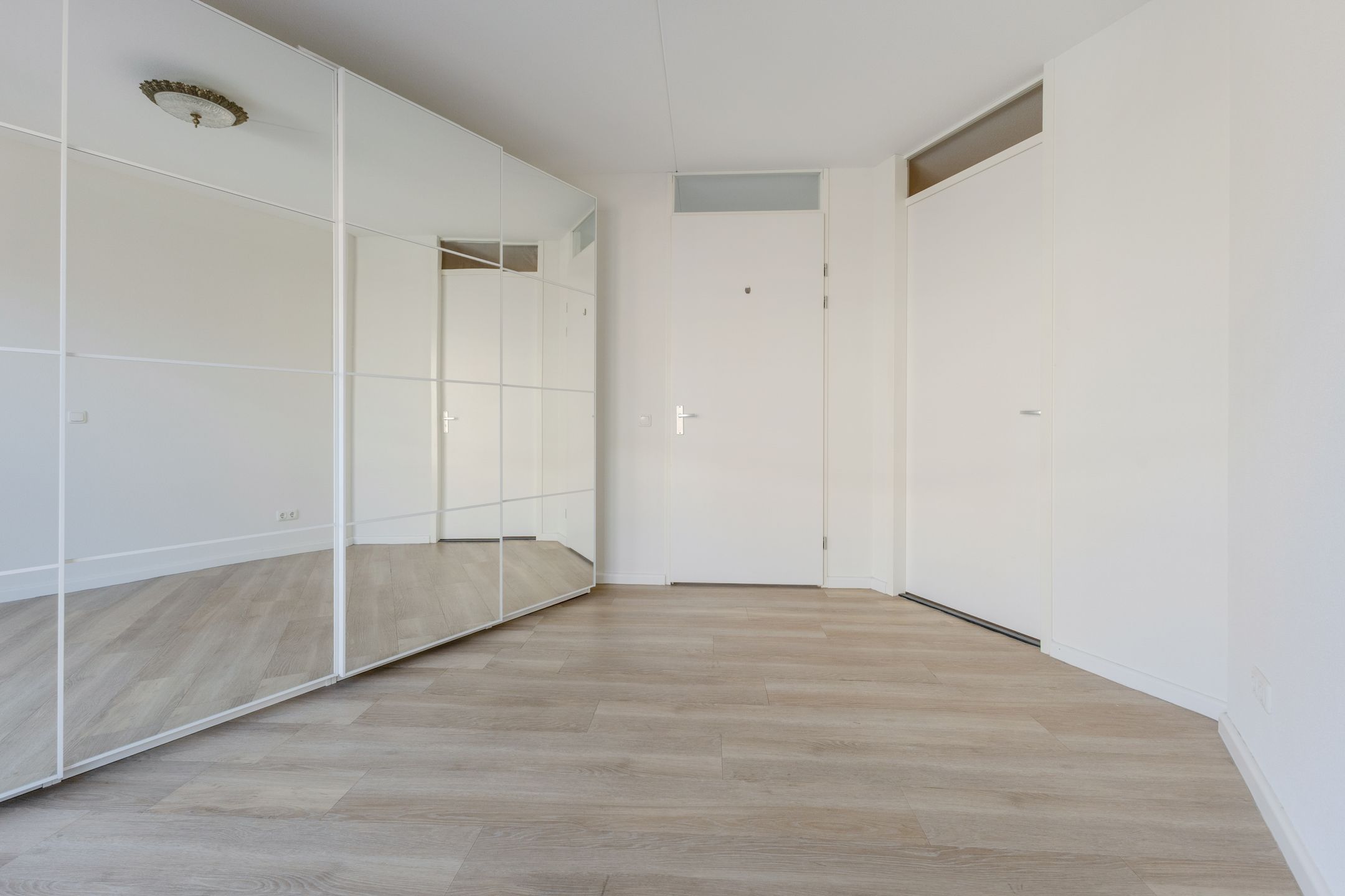 Foto 21 van Zuideinde 12-E