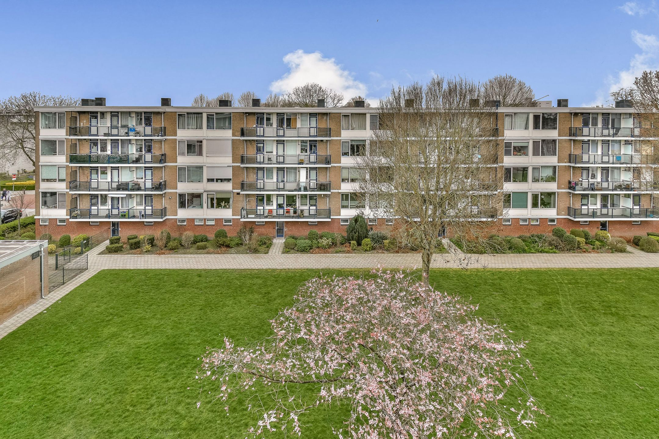 Foto 12 van Van Karnebeekstraat 129