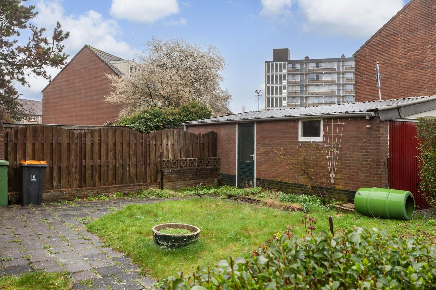 Spacious Corner House with Private Parking and Garage in Maarssen-Dorp — 20