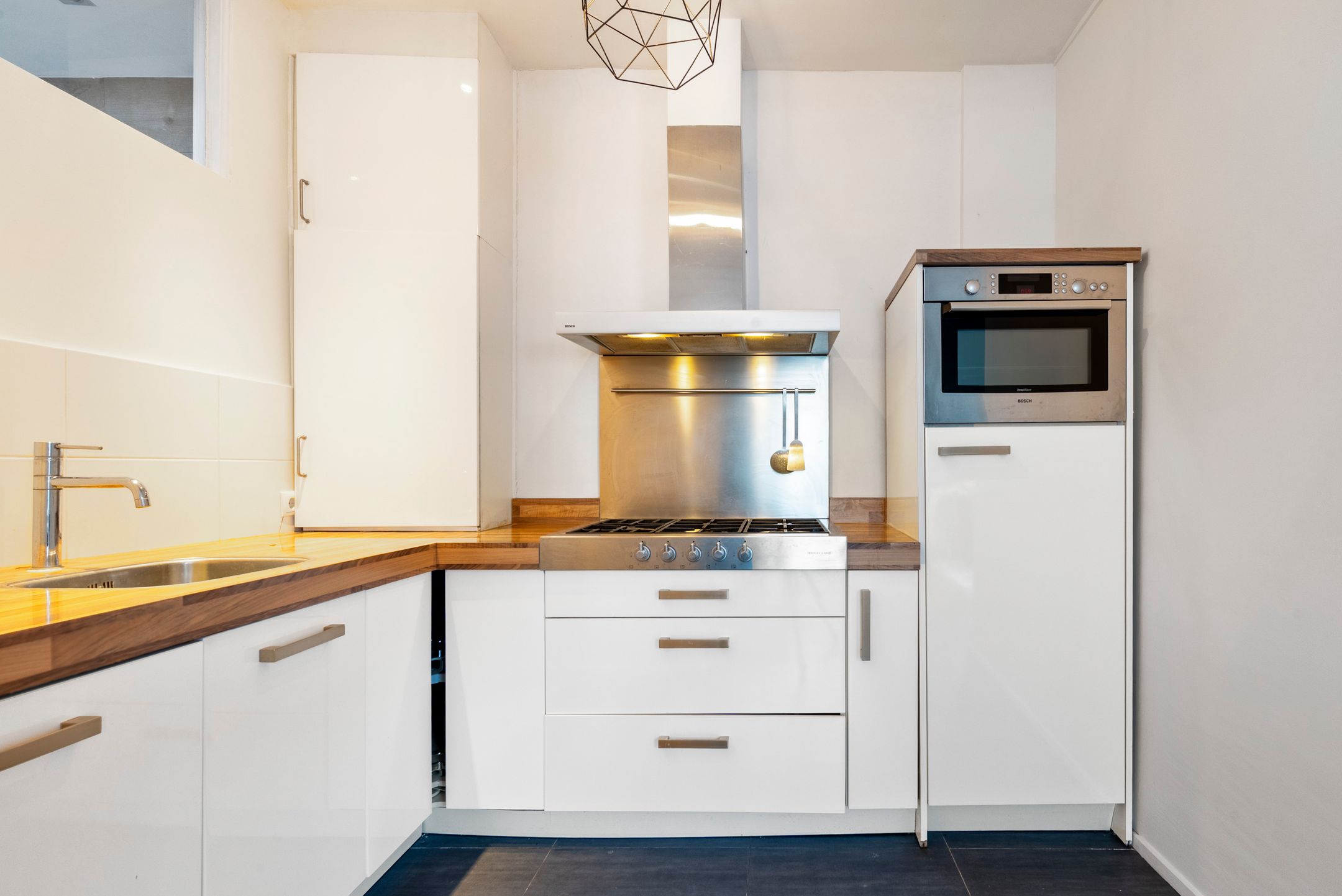 Photo 9 of Barendsestraat 2