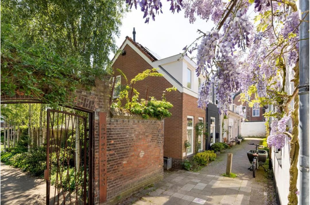 Photo 53 of Barendsestraat 2