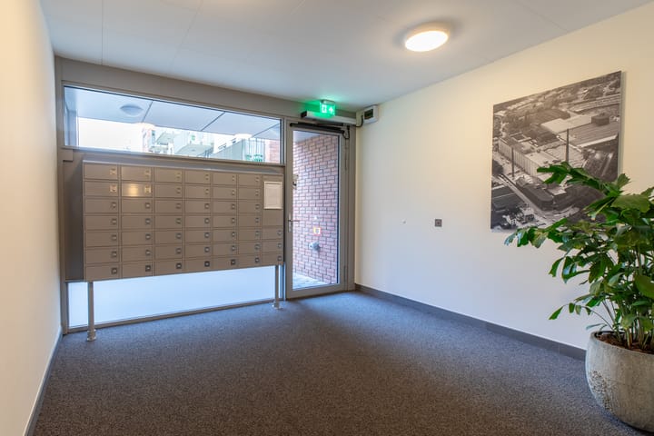 Photo 4 of De Cassij 1-D08